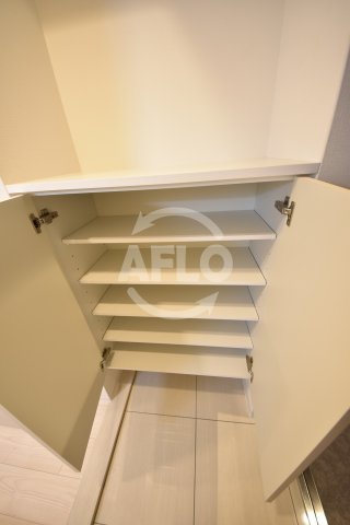 玄関　ファーストフィオーレ九条　下駄箱