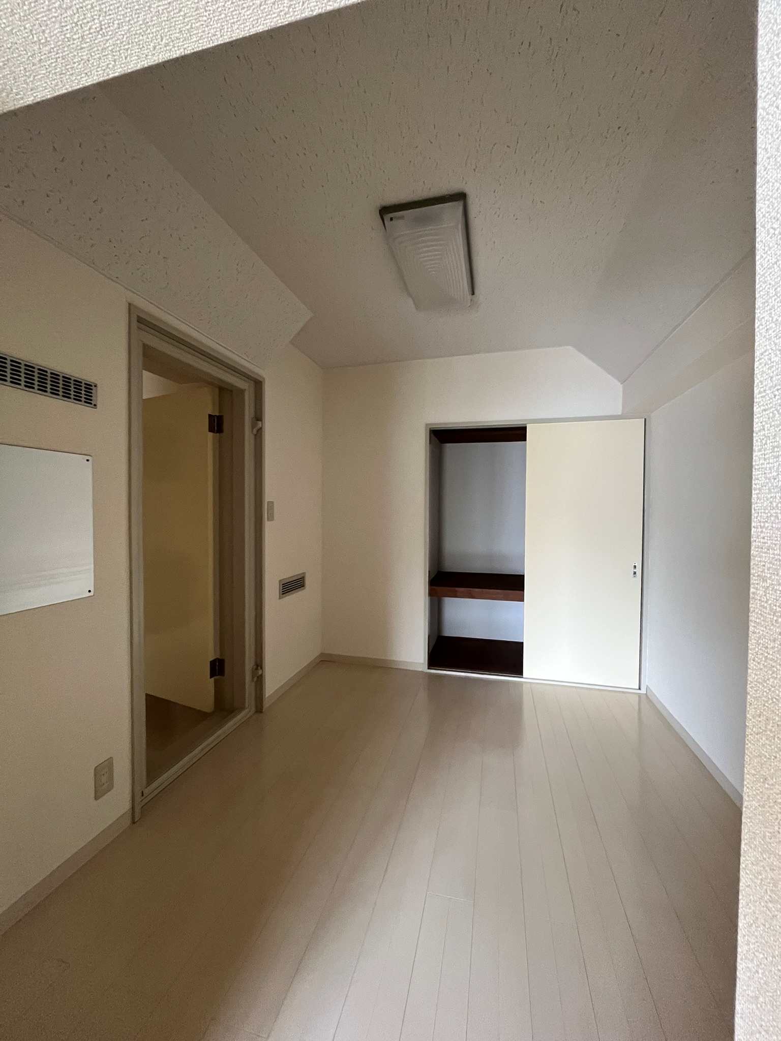 ワコー第一新狭山マンションの居間写真