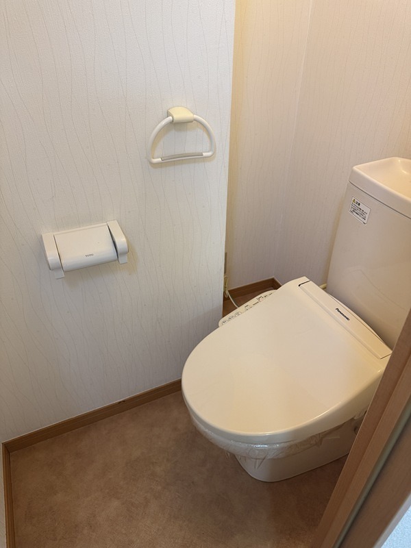 トイレ　温水洗浄機付トイレ