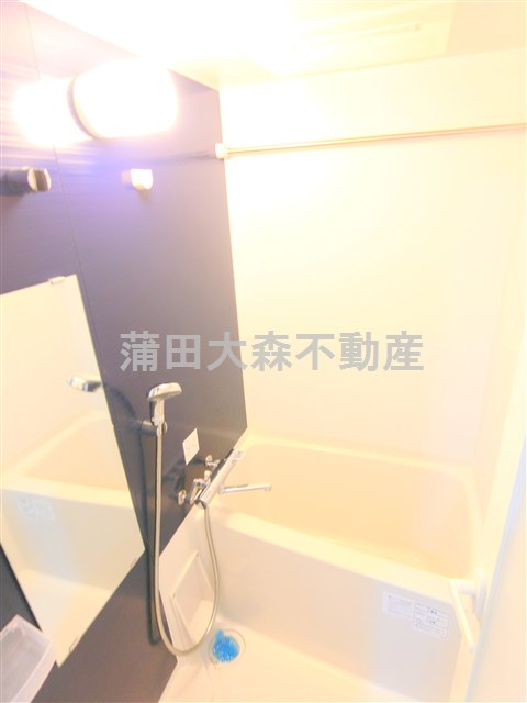 バス・シャワールーム　浴室乾燥機付きのバスルーム　お風呂