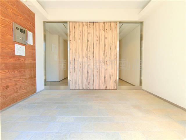 エントランス　防犯カメラTVモニター付オートロック宅配BOXメールBOX管