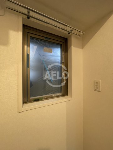 その他　セレニテフラン難波　小窓