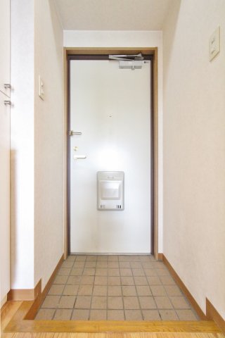 玄関　参考写真（同物件別部屋）