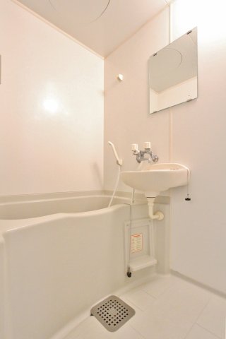 バス・シャワールーム　参考写真（同物件別部屋）