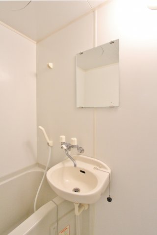洗面設備　参考写真（同物件別部屋）