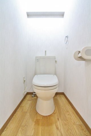 トイレ　参考写真（同物件別部屋）