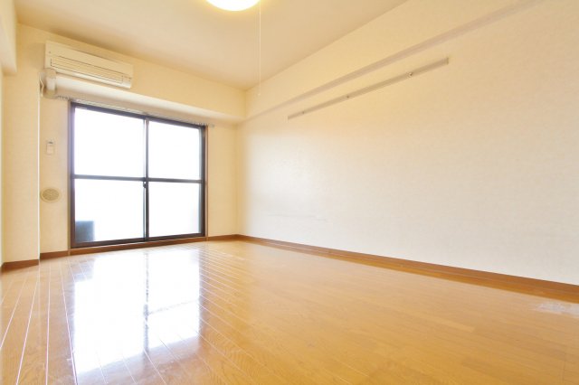 居室・リビング　参考写真（同物件別部屋）