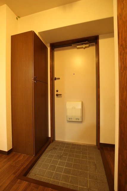 玄関　同物件別号室のものです。