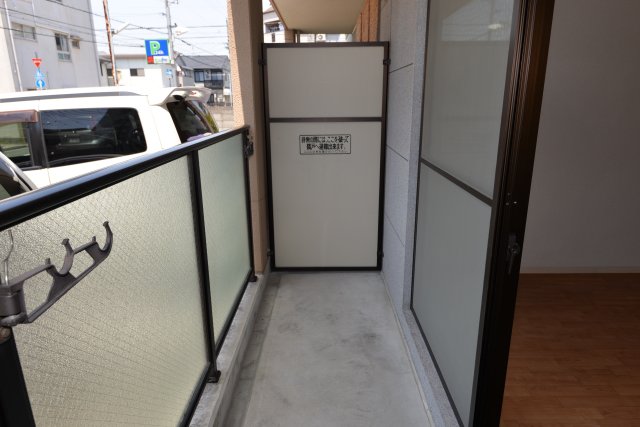 バルコニー　この写真は同マンションの別のお部屋のものです