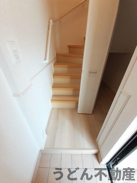 玄関　うどん県のお部屋探しはうどん不動産へ うどんちゃんとLINE