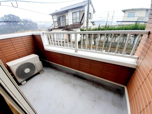 バルコニー　暖かな日差しのふりそそぐバルコニー