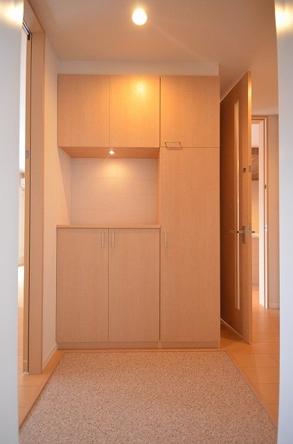 玄関　同物件別号室です。