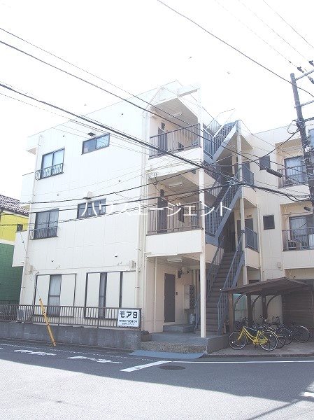 建物外観　3階建てのマンションです。