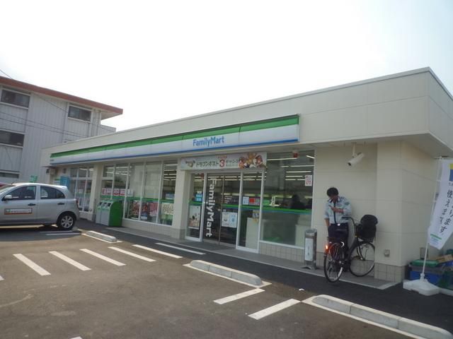 コンビニ　ファミリーマート（コンビニ）まで20m