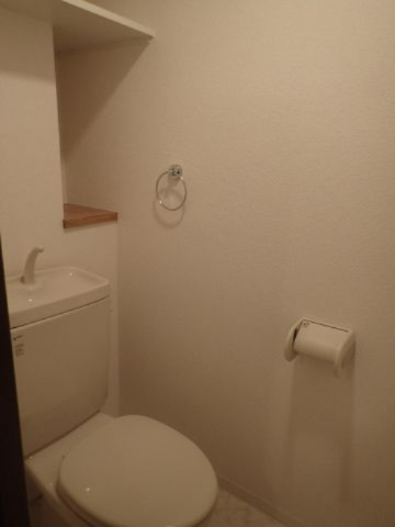 トイレ　※別部屋同間取りのお写真となります。参考にご覧くださいませ。