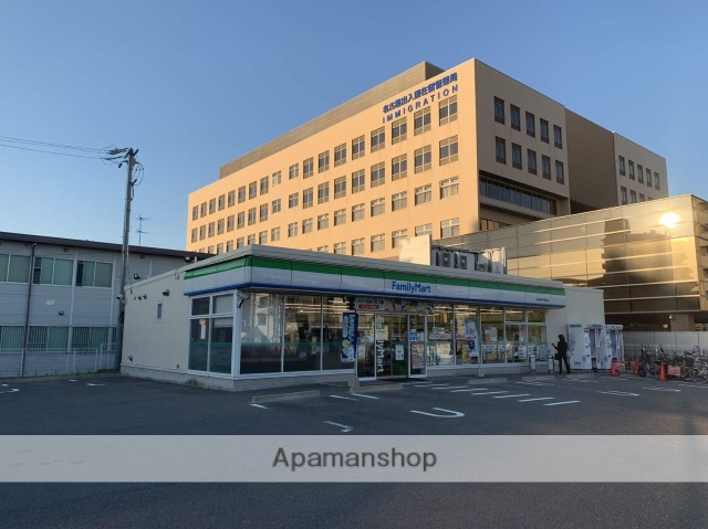 コンビニ　ファミリーマート名古屋競馬場前店（コンビニ）まで651m