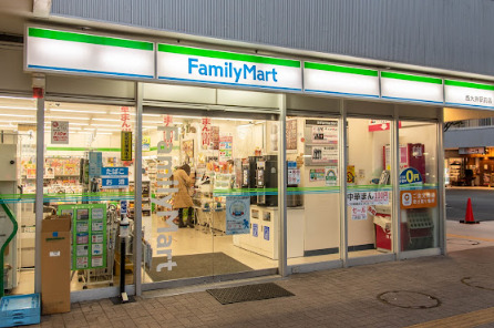コンビニ　ファミリーマート 西大井駅前店（コンビニ）まで337m