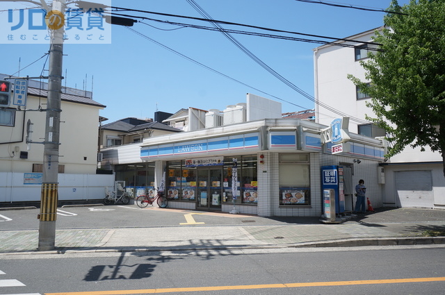 コンビニ　ローソン大阪経大北店（コンビニ）まで683m