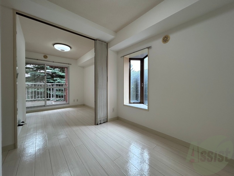 居室・リビング　明るいお部屋は気持ちよく過ごせそうですね。