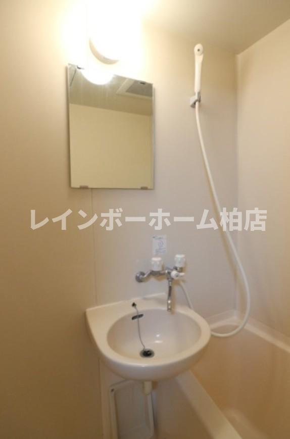 洗面設備　ゆったりとスペースのある洗面所