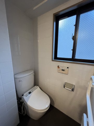 トイレ　トイレに窓あり