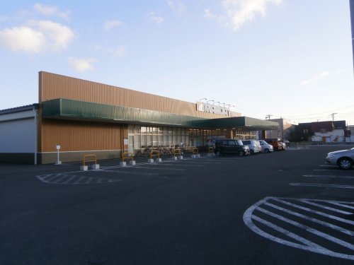 スーパー　マエダストア富田店（スーパー）まで707m