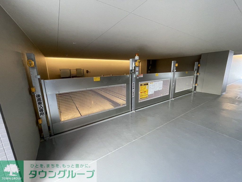 駐車場　エントランス