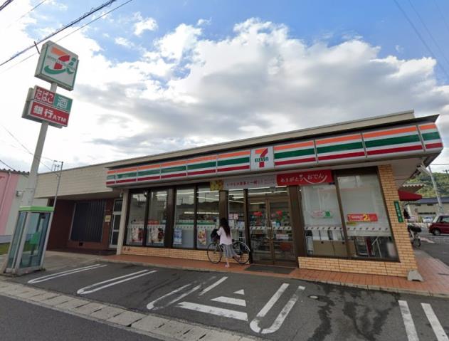 コンビニ　セブンイレブン（コンビニ）まで681m