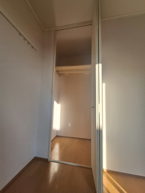 収納　天井まで高さがる収納