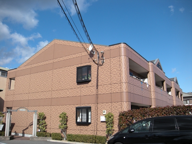 建物外観　優美な外観かつなんだか不思議な安心感も感じられるハイツ！
