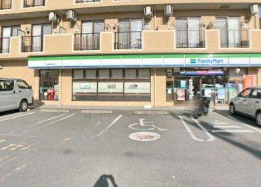 コンビニ　ファミリーマート 秦野南矢名店（コンビニ）まで715m