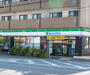 コンビニ　ファミリーマート 新代田駅前店（コンビニ）まで571m