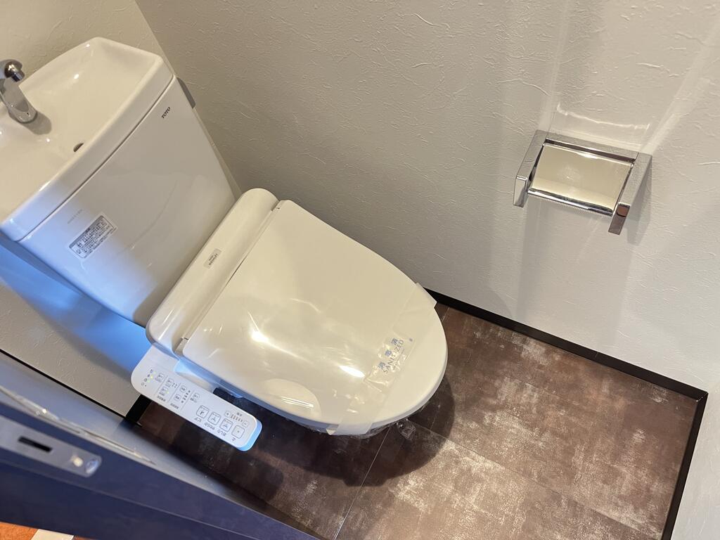 トイレ　同物件・別部屋のものを使用