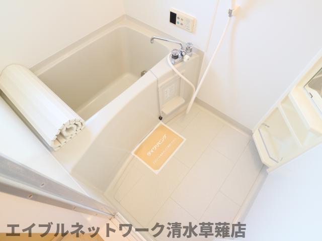 バス・シャワールーム　コンパクトで使いやすいお風呂です