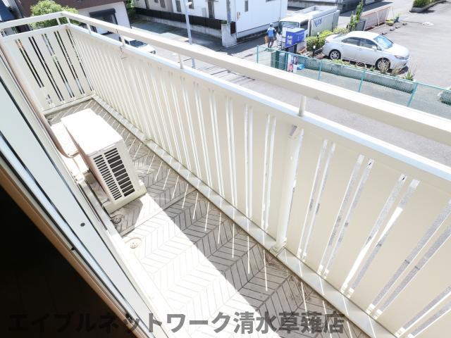 バルコニー　陽当たり良好なバルコニーです