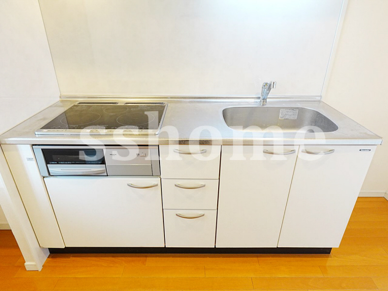 キッチン　IH3口コンロ付