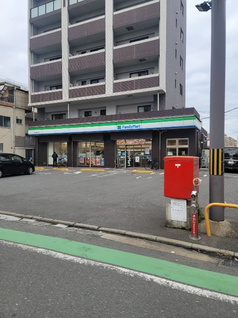 コンビニ　ファミリーマートおやま県庁前店（コンビニ）まで198m