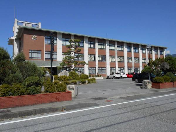 中学校　市立東中学校（中学校）まで660m