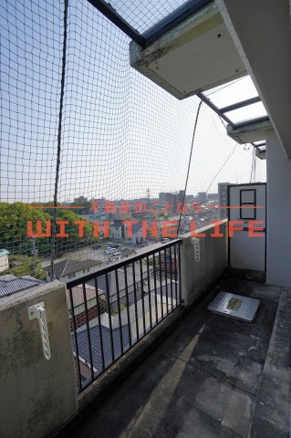 バルコニー　外からの目が気にならないバルコニーで洗濯物が干せます