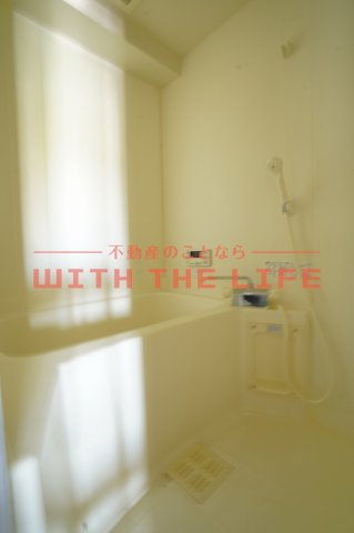 バス・シャワールーム　コンパクトで使いやすいお風呂です