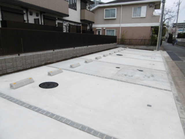 駐車場　敷地内駐車場
