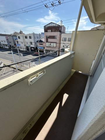 バルコニー　陽当たり良好なバルコニーです
