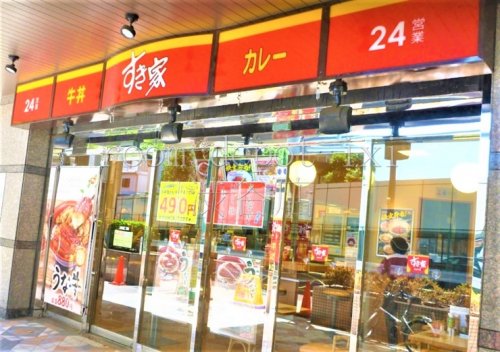 飲食店　すき家 三軒茶屋二丁目店（飲食店）まで973m