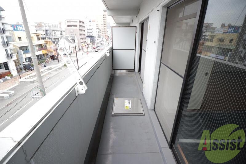 バルコニー　洗濯もバッチリ乾きそうですね
