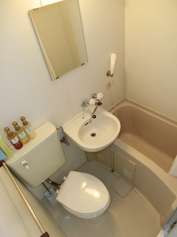 バス・シャワールーム　※同物件別部屋参考写真