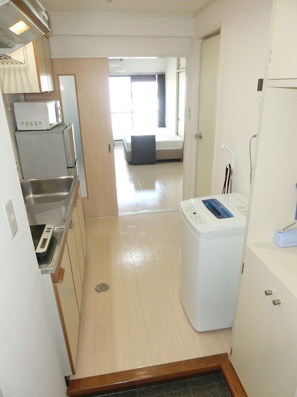 玄関　※同物件別部屋参考写真