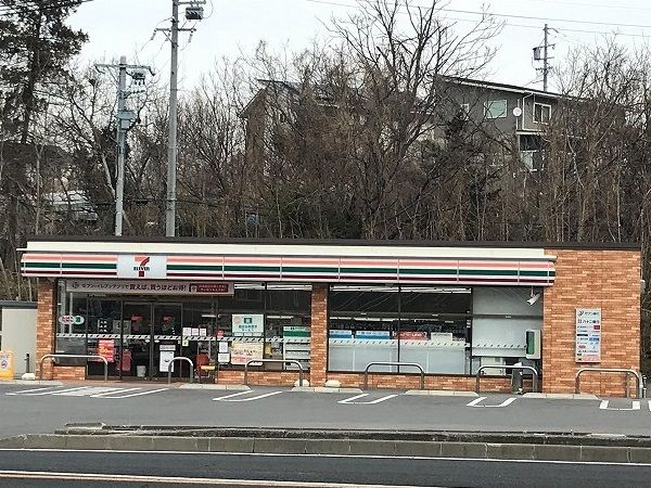 コンビニ　セブンイレブン（コンビニ）まで900m