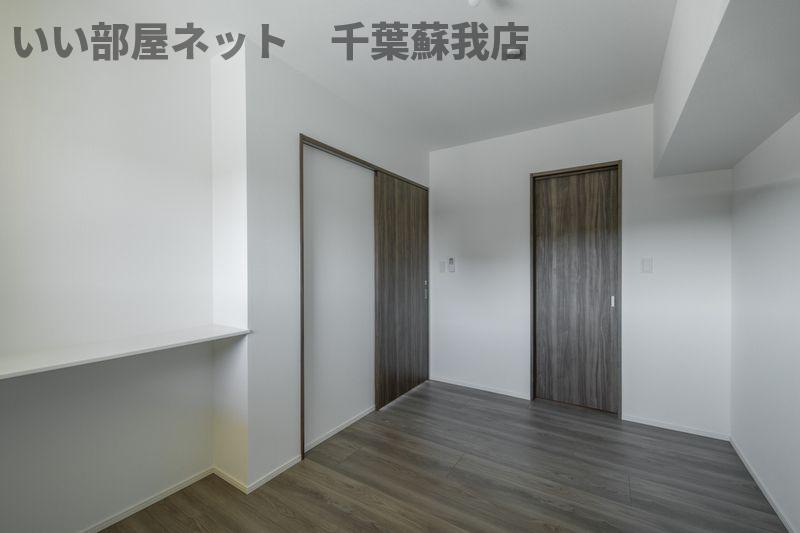 その他部屋・スペース　広くて明るい寝室