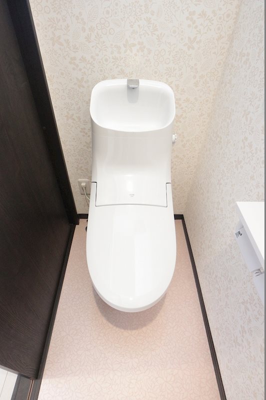 トイレ　温水洗浄便座完備してます。