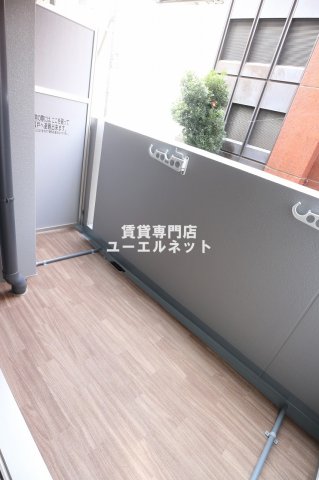 バルコニー　バルコニー付きで採光＆風通し良好！
